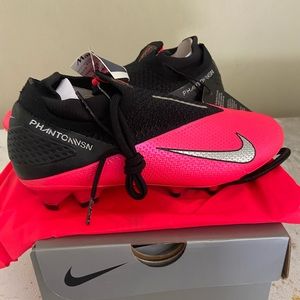 NWT Nike Soccer Cleats 7 women 5.5 mens